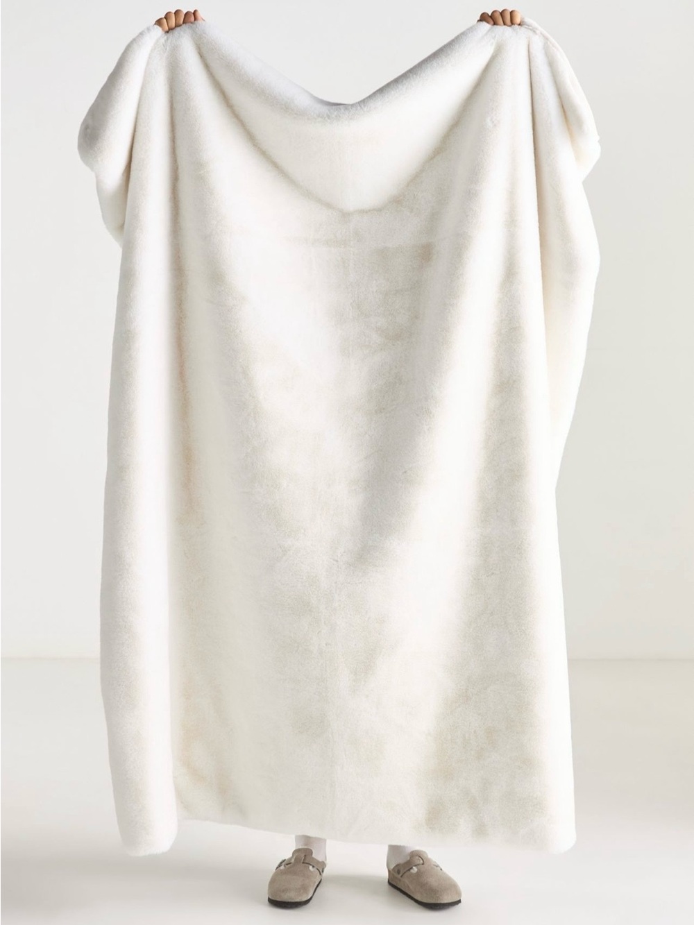 Anthropologie The Sophie Faux Fur Throw Blanket NWT 60”x 70” in White